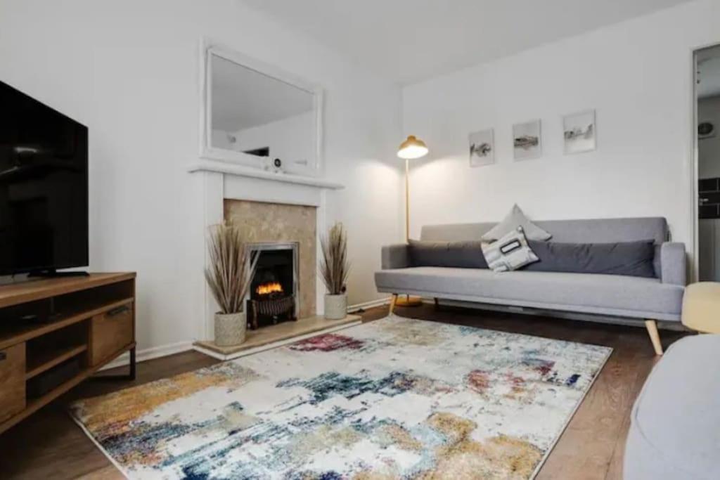 New Build House Near Trafford Centre With Drive Villa Manchester Buitenkant foto
