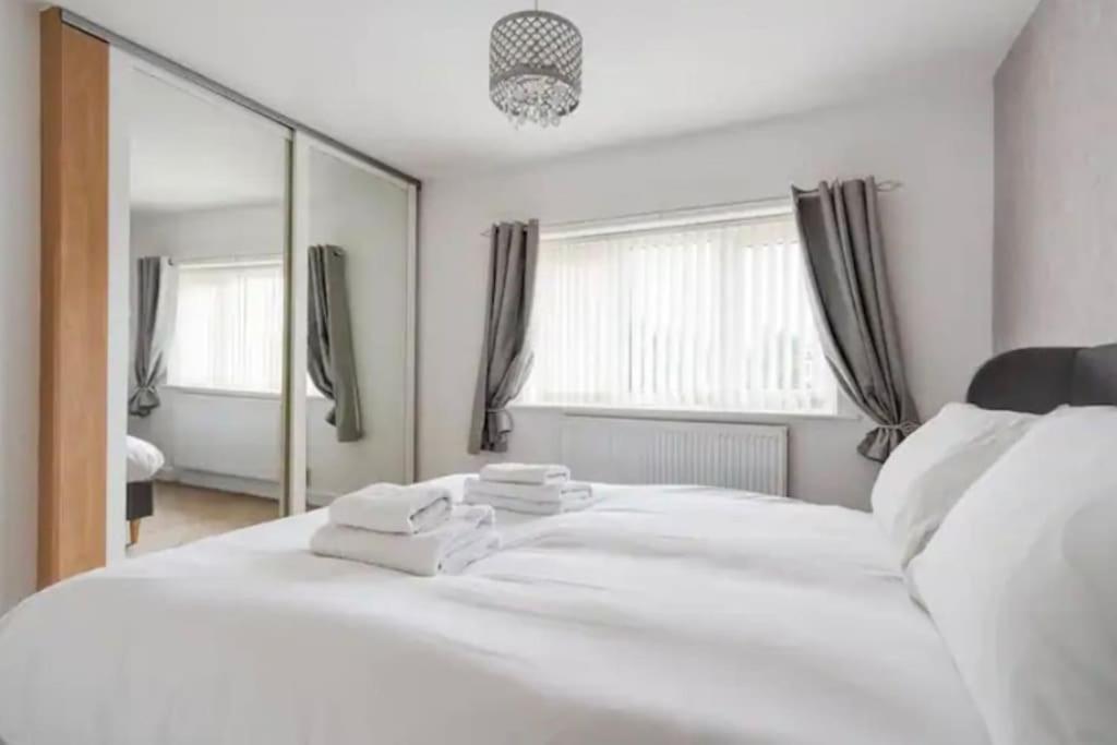New Build House Near Trafford Centre With Drive Villa Manchester Buitenkant foto