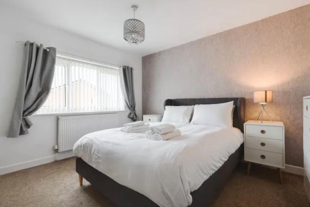 New Build House Near Trafford Centre With Drive Villa Manchester Buitenkant foto